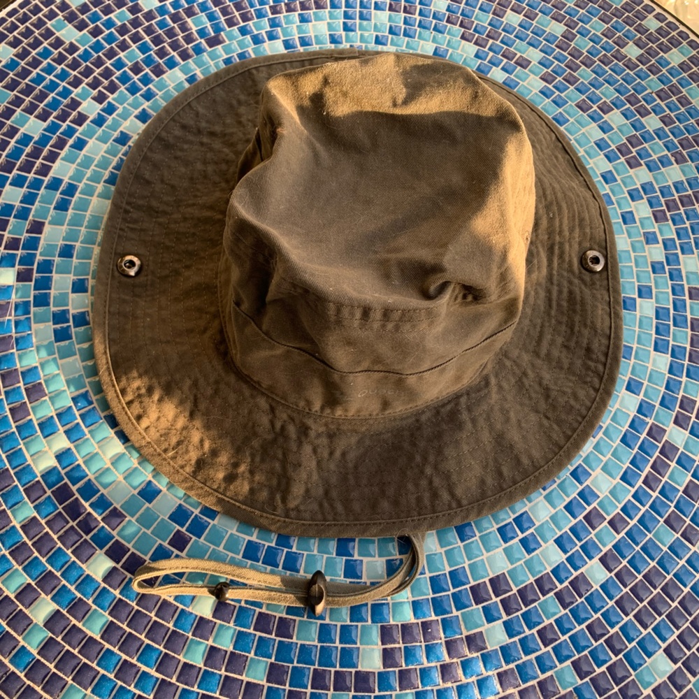 Women’s olive green Quechua Sun hat